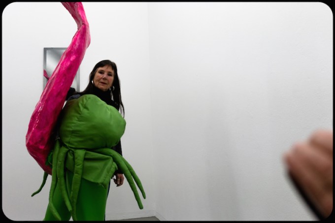 faces-of-art-I-clapping-hands