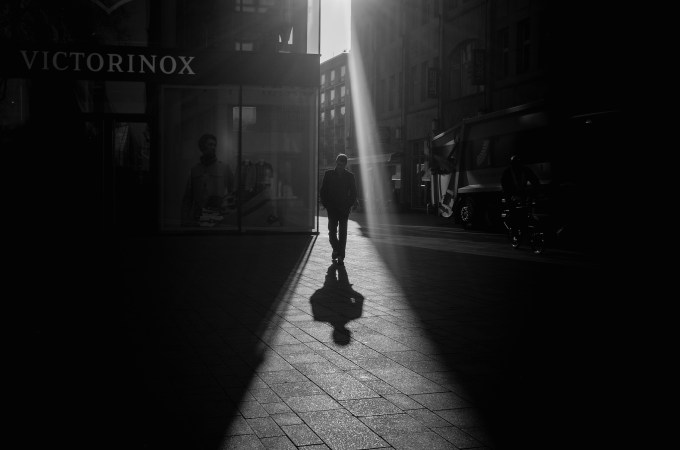 street-photography-b/w-near-cathedral-II