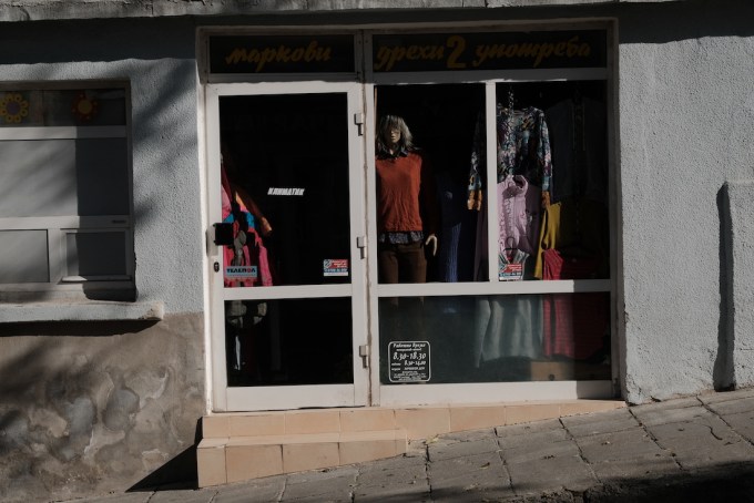 shumen-bulagria-street-concrete-sunshine-color-fuji-0014