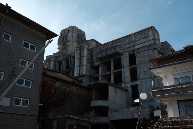 shumen-bulagria-street-concrete-sunshine-color-fuji-0016