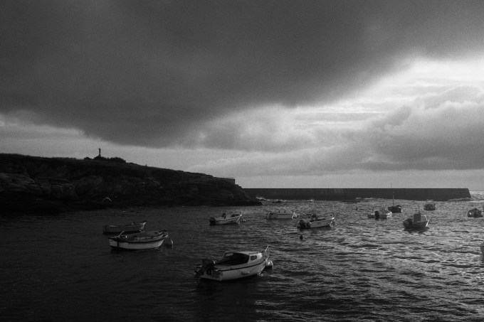 wassiliosnikitakis-bretagne-village-fete-leploemeur-leica-m2-summicron-35mm-asph-kodak-trix-NR15TRIX400148CX